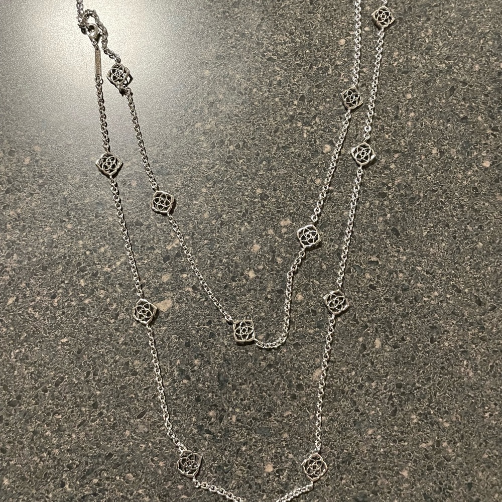Kendra Scott necklace